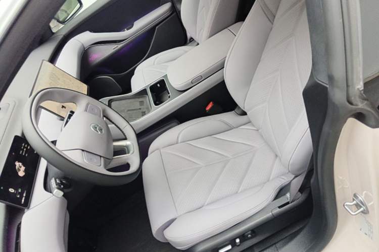 Used Nio ET5T 2025 75 kWh Touring Left Front Seat