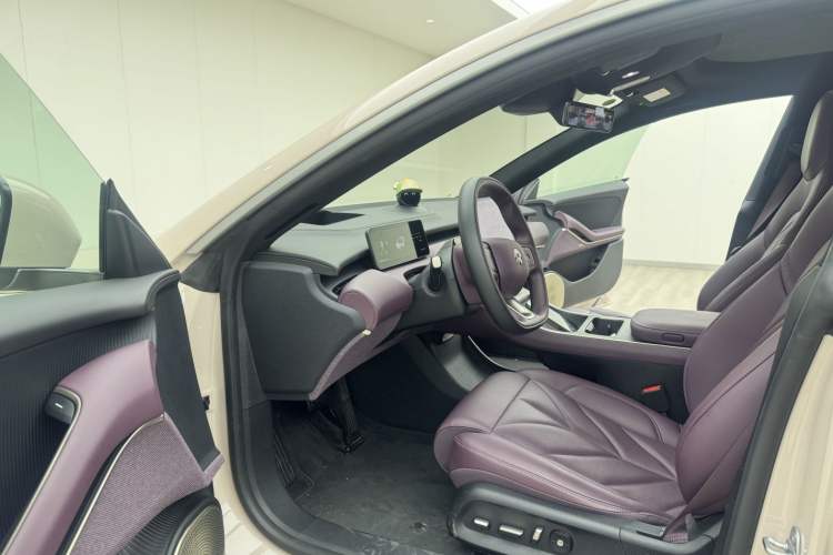 Used Nio ET5T 2025 75 kWh Touring Left Front Seat
