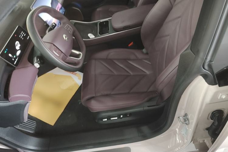 Used Nio ET5T 2025 75 kWh Touring Left Front Seat