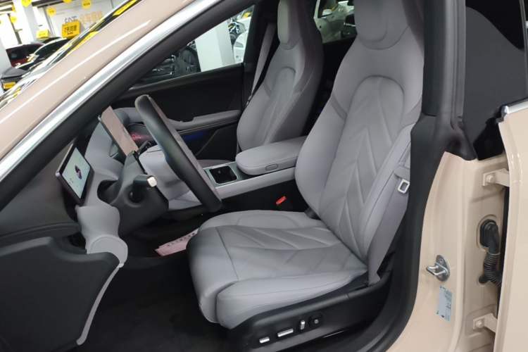 Used Nio ET5T 2025 75 kWh Touring Left Front Seat