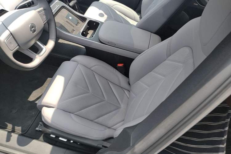 Used Nio ET5T 2025 75 kWh Touring Left Front Seat