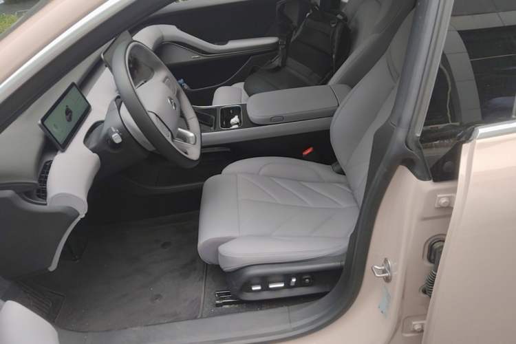 Used Nio ET5T 2025 75 kWh Touring Left Front Seat