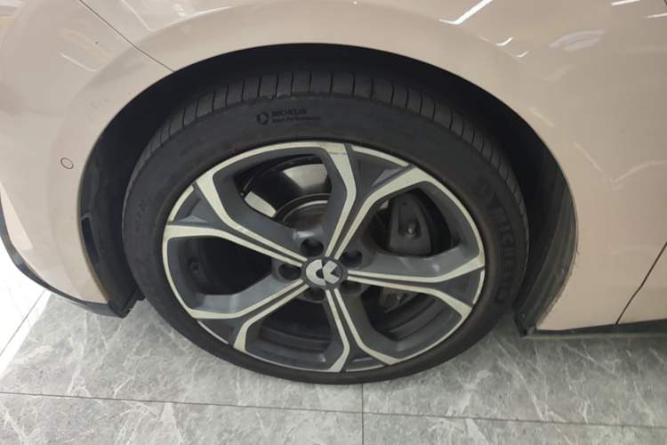 Used Nio ET5T 2025 75 kWh Touring Left Front Wheel Hub