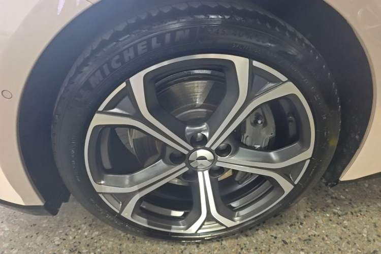 Used Nio ET5T 2025 75 kWh Touring Left Front Wheel Hub