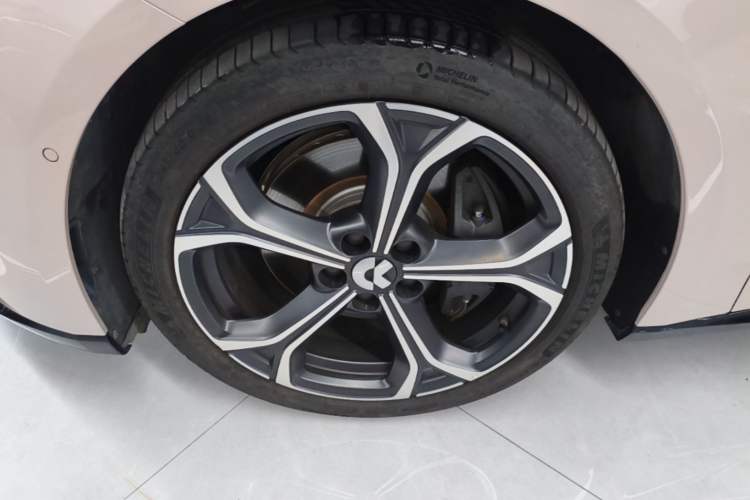Used Nio ET5T 2025 75 kWh Touring Left Front Wheel Hub