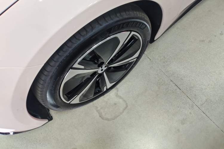 Used Nio ET5T 2025 75 kWh Touring Left Front Wheel Hub