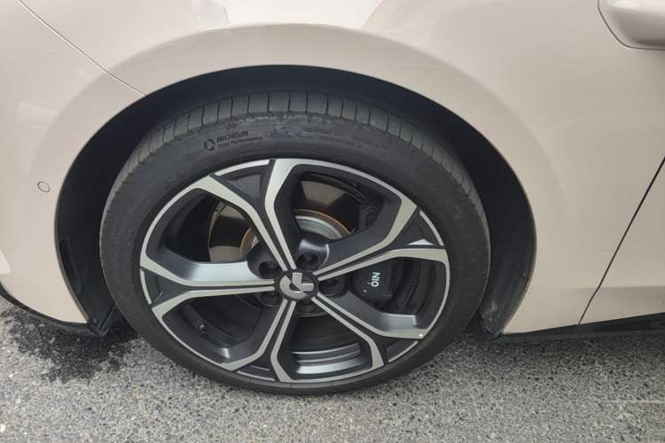 Used Nio ET5T 2025 75 kWh Touring Left Front Wheel Hub