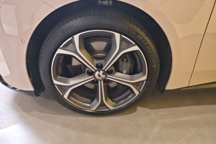 Used Nio ET5T 2025 75 kWh Touring Left Front Wheel Hub
