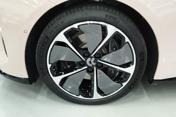 Used Nio ET5T 2025 75 kWh Touring Left Front Wheel Hub