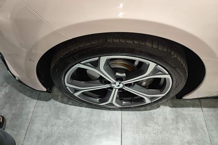 Used Nio ET5T 2025 75 kWh Touring Left Front Wheel Hub