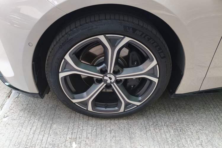 Used Nio ET5T 2025 75 kWh Touring Left Front Wheel Hub