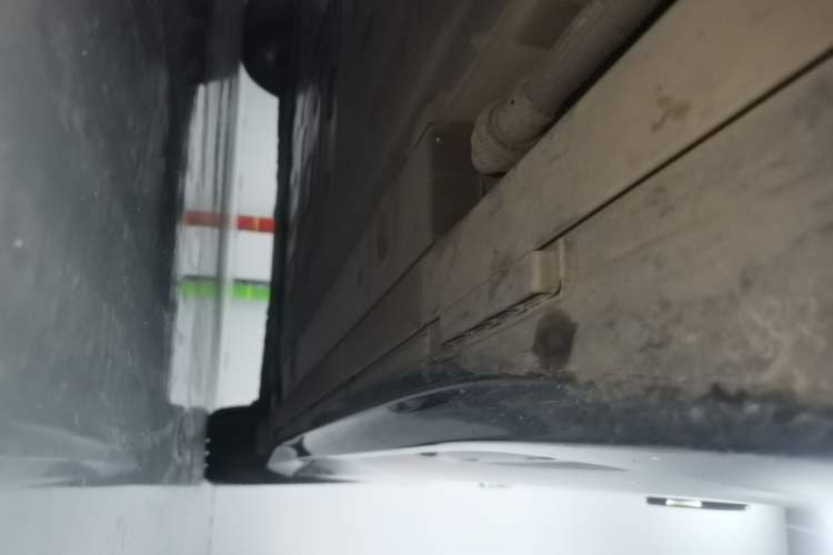 Used Nio ET5T 2025 75 kWh Touring Left Side Sill