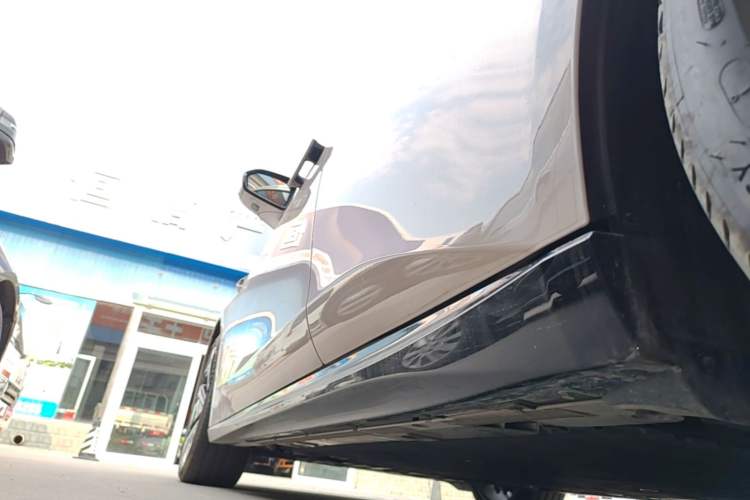 Used Nio ET5T 2025 75 kWh Touring Left Side Sill