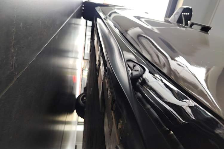 Used Nio ET5T 2025 75 kWh Touring Left Side Sill