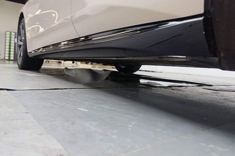 Used Nio ET5T 2025 75 kWh Touring Left Side Sill