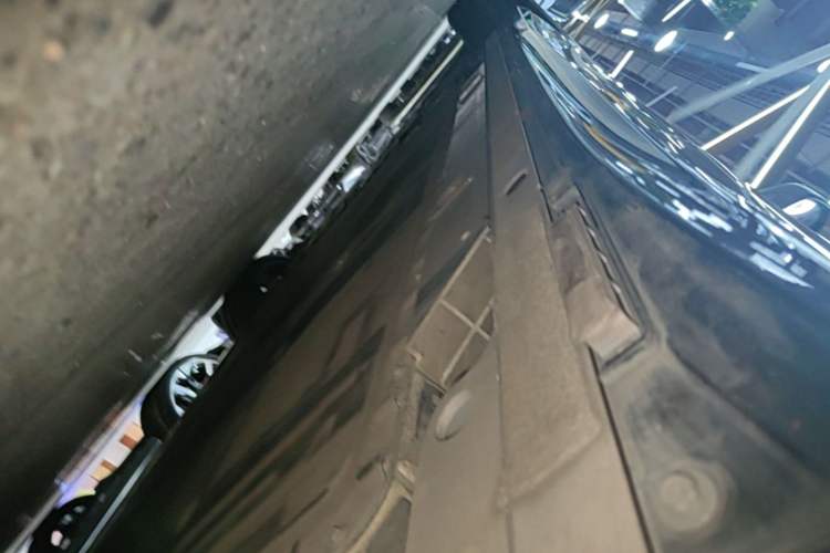 Used Nio ET5T 2025 75 kWh Touring Left Side Sill