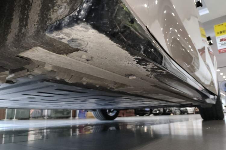 Used Nio ET5T 2025 75 kWh Touring Left Side Sill