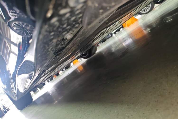 Used Nio ET5T 2025 75 kWh Touring Left Side Sill
