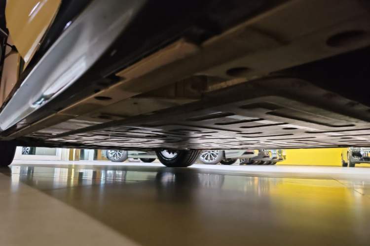 Used Nio ET5T 2025 75 kWh Touring Left Side Sill
