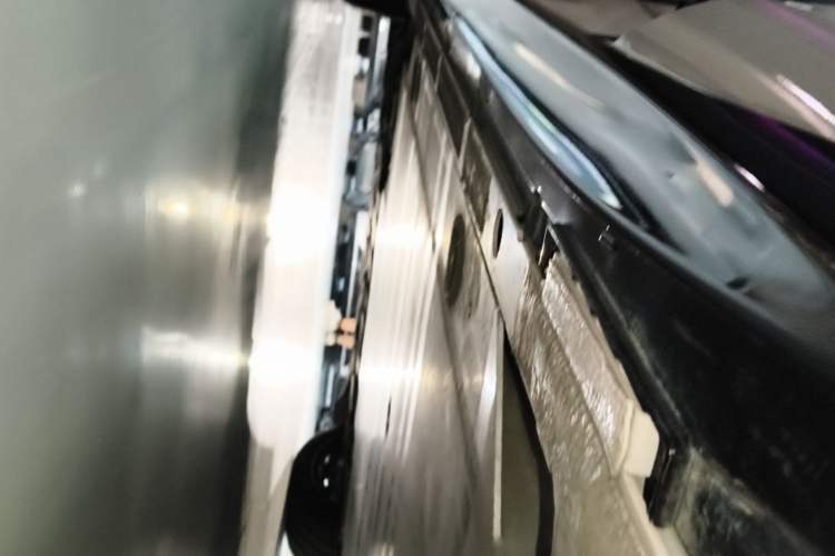 Used Nio ET5T 2025 75 kWh Touring Left Side Sill