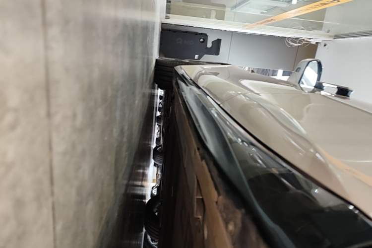 Used Nio ET5T 2025 75 kWh Touring Left Side Sill