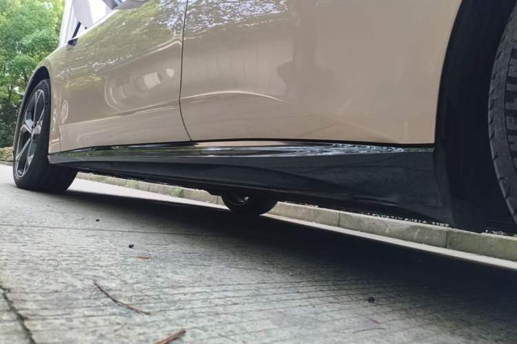 Used Nio ET5T 2025 75 kWh Touring Left Side Sill