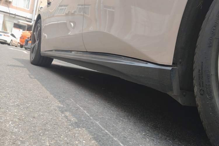 Used Nio ET5T 2025 75 kWh Touring Left Side Sill