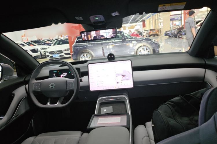 Used Nio ET5T 2025 75 kWh Touring Center Console