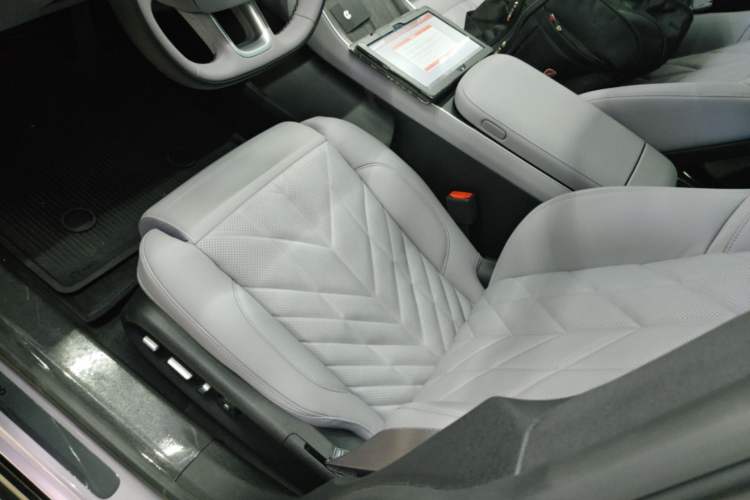 Used Nio ET5T 2025 75 kWh Touring Left Front Seat