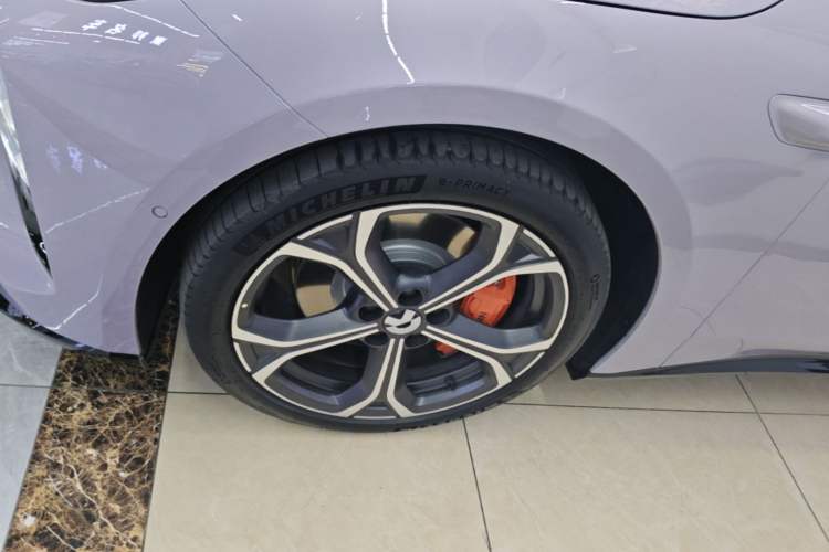 Used Nio ET5T 2025 75 kWh Touring Left Front Wheel Hub