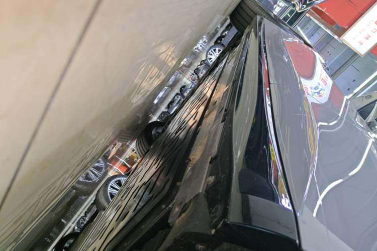 Used Nio ET5T 2025 75 kWh Touring Left Side Sill