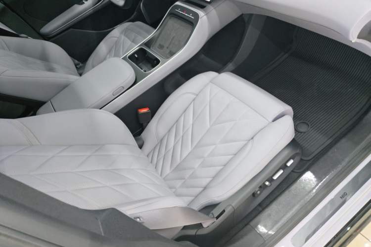 Used Nio ET5T 2025 75 kWh Touring Right Front Seat