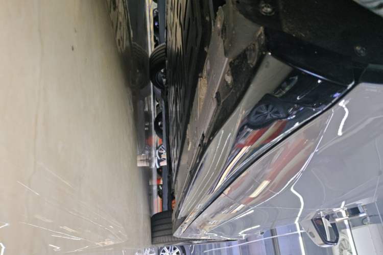 Used Nio ET5T 2025 75 kWh Touring Right Side Sill