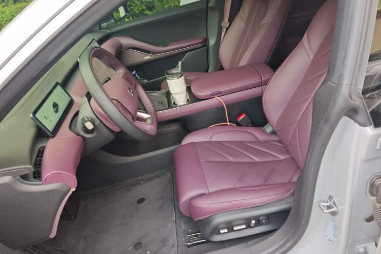 Used Nio ET5T 2025 75 kWh Touring Left Front Seat