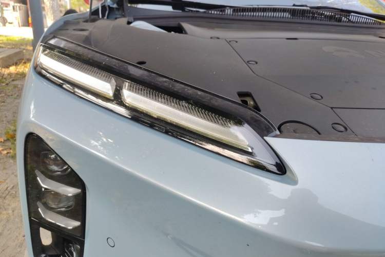 Used Nio ET5T 2025 75 kWh Touring Right Front Headlight