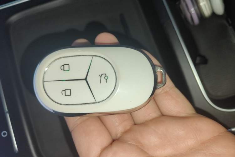 Used Nio ET5T 2025 75 kWh Touring Vehicle Key