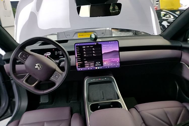 Used Nio ET5T 2025 75 kWh Touring Center Console