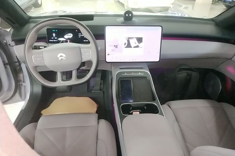 Used Nio ET5T 2025 75 kWh Touring Center Console