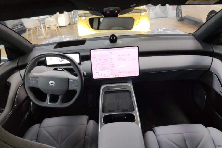 Used Nio ET5T 2025 75 kWh Touring Center Console