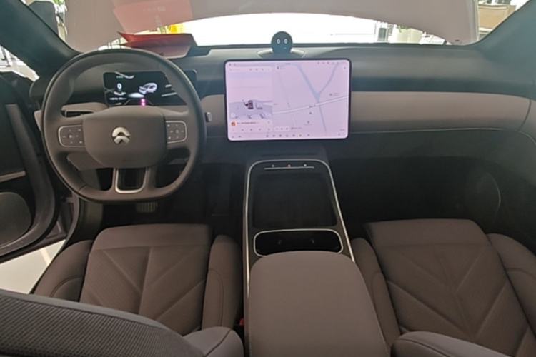 Used Nio ET5T 2025 75 kWh Touring Center Console