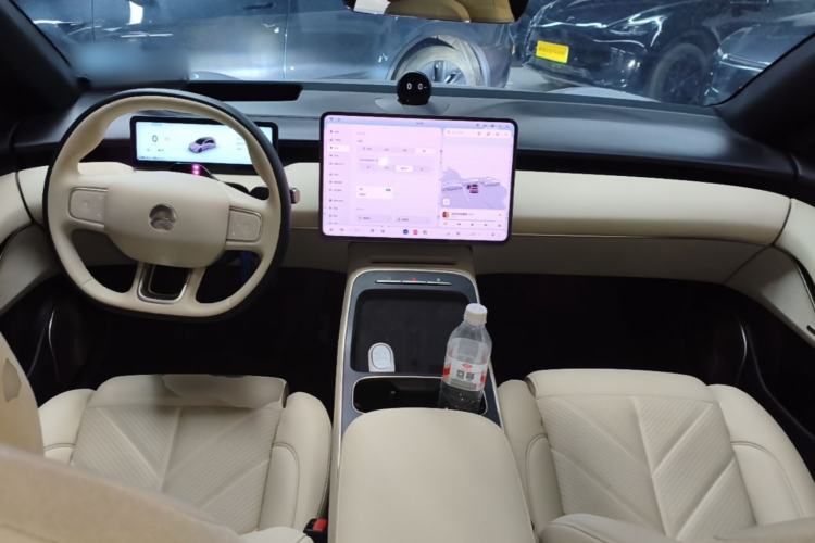 Used Nio ET5T 2025 75 kWh Touring Center Console