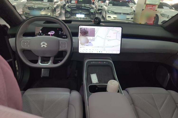 Used Nio ET5T 2025 75 kWh Touring Center Console