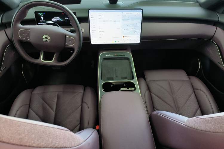 Used Nio ET5T 2025 75 kWh Touring Center Console