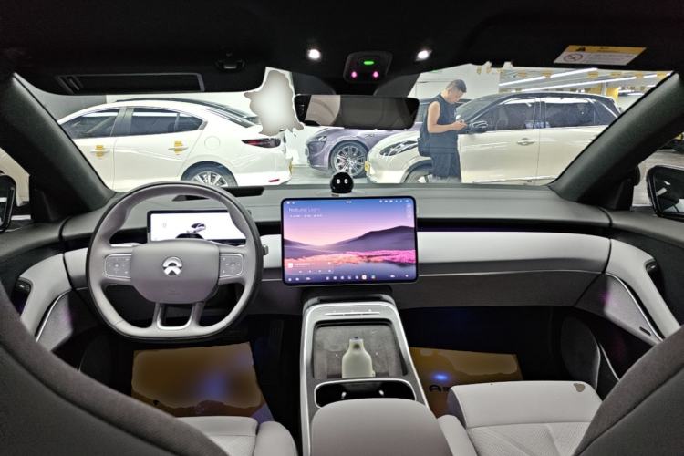 Used Nio ET5T 2025 75 kWh Touring Center Console