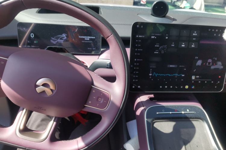 Used Nio ET5T 2025 75 kWh Touring Center Console