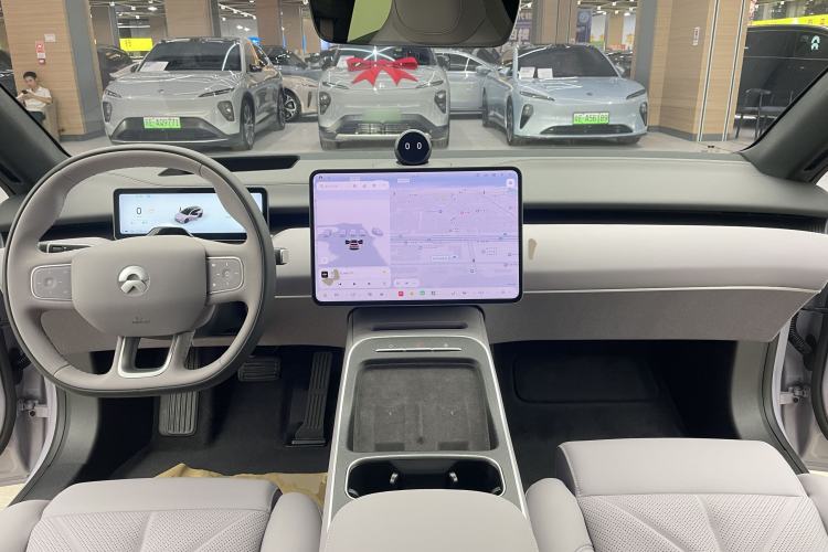 Used Nio ET5T 2025 75 kWh Touring Center Console