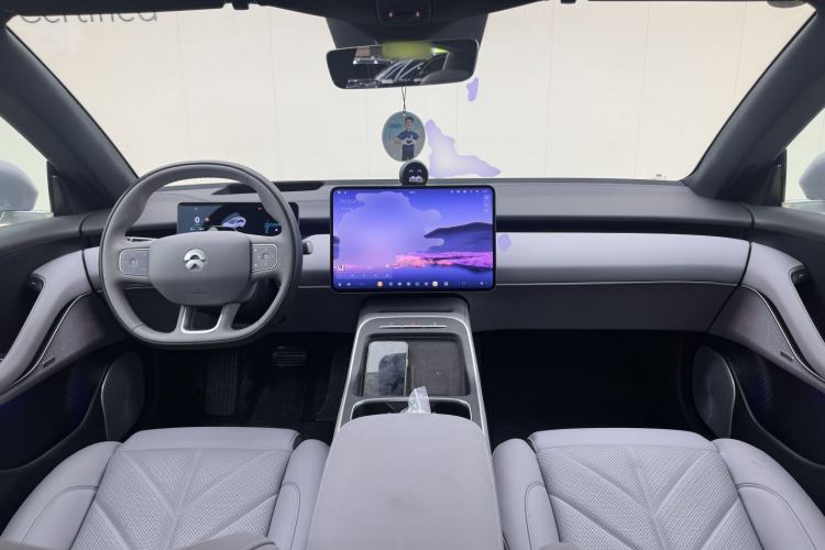 Used Nio ET5T 2025 75 kWh Touring Center Console