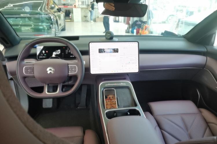 Used Nio ET5T 2025 75 kWh Touring Center Console