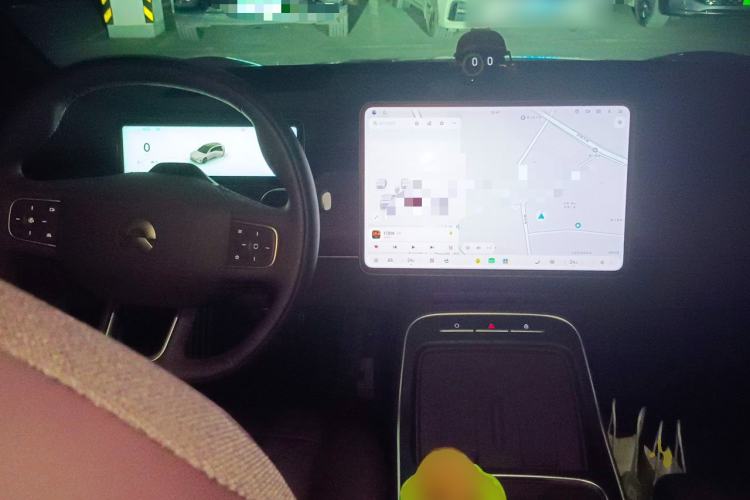 Used Nio ET5T 2025 75 kWh Touring Center Console