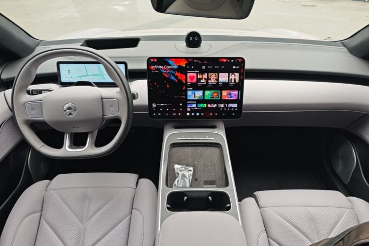 Used Nio ET5T 2025 75 kWh Touring Center Console